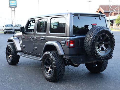 Used 2022 Jeep Wrangler Unlimited Sahara w/ Cold Weather Group AWD/4WD image 6