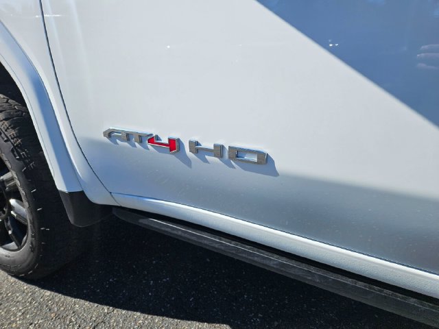 Used 2025 GMC Sierra 3500 AT4 w/ AT4 Premium Plus Package AWD/4WD image 12