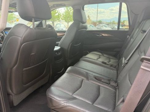 Used 2016 Cadillac Escalade Luxury AWD/4WD image 21