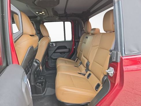 Used 2022 Jeep Gladiator Rubicon w/ LED Lighting Group AWD/4WD image 15