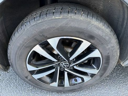 Used 2022 Volkswagen Tiguan S FWD image 17