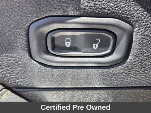 Used 2025 Jeep Wrangler Unlimited Sahara AWD/4WD image 24