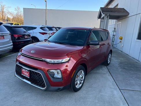 Used 2020 Kia Soul LX image 3