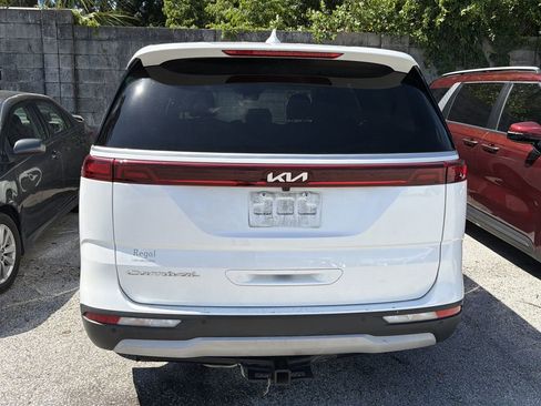 Used 2022 Kia Carnival LX FWD image 7