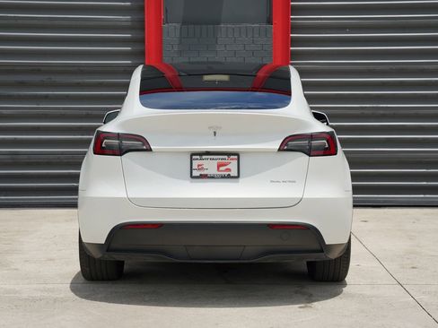 Used 2023 Tesla Model Y AWD image 10