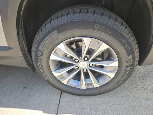 Used 2025 Chevrolet Equinox LT AWD/4WD image 25