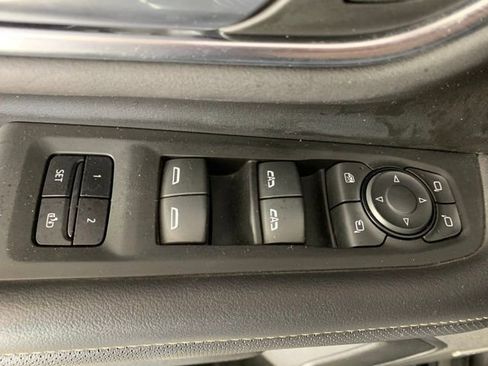 Used 2022 GMC Yukon SLT w/ SLT Premium Package AWD/4WD image 33