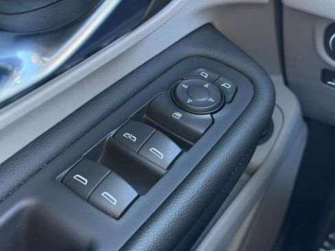 Used 2024 GMC Terrain SLT image 18