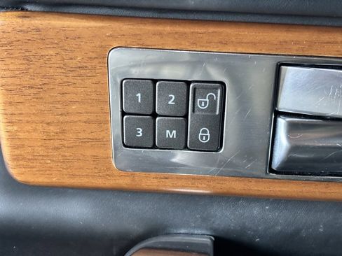 Used 2015 Land Rover LR4 HSE LUX image 9