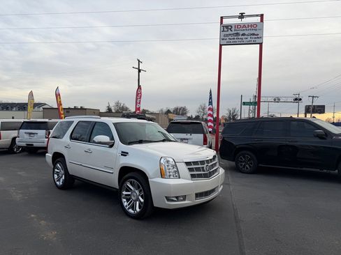 Used 2011 Cadillac Escalade Platinum image 1