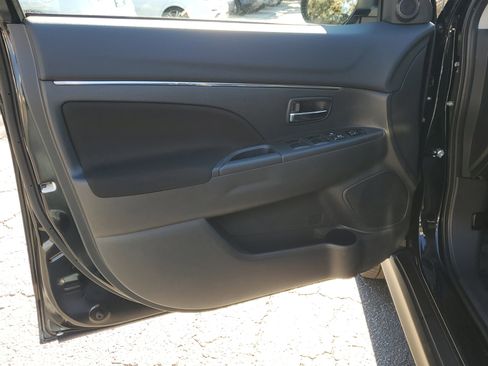 Used 2025 Mitsubishi Outlander Sport LE image 16