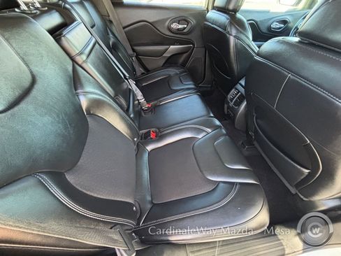 Used 2019 Jeep Cherokee Latitude Plus image 14