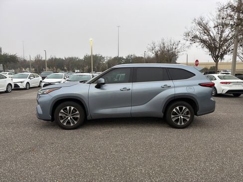 Used 2020 Toyota Highlander XLE image 2