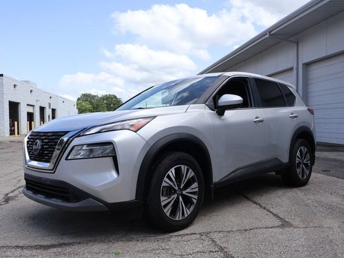 Used 2023 Nissan Rogue SV FWD image 4