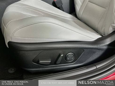 Used 2025 Hyundai Elantra Limited FWD image 23