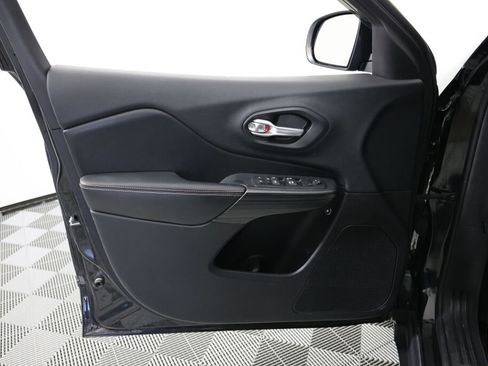 Used 2016 Jeep Cherokee 75th Anniversary image 12