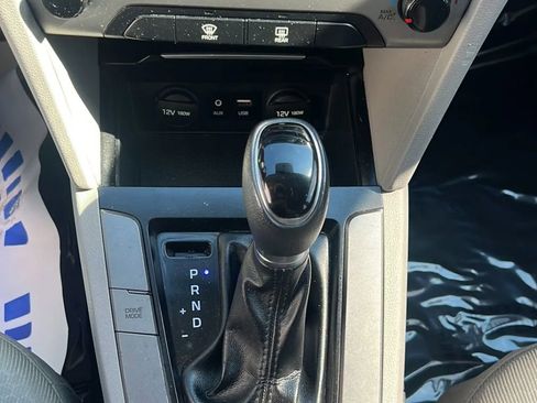Used 2017 Hyundai Elantra SE image 22