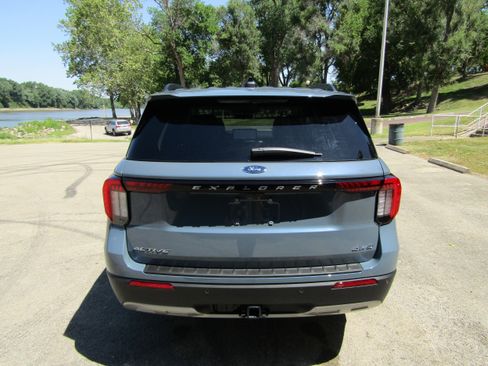 New 2026 Ford Explorer Active w/ Active Comfort Package AWD/4WD image 3