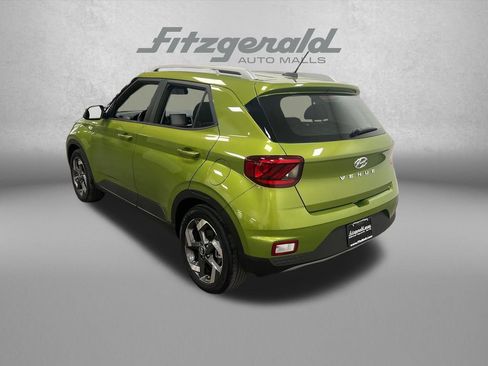 Used 2024 Hyundai Venue SEL FWD image 3