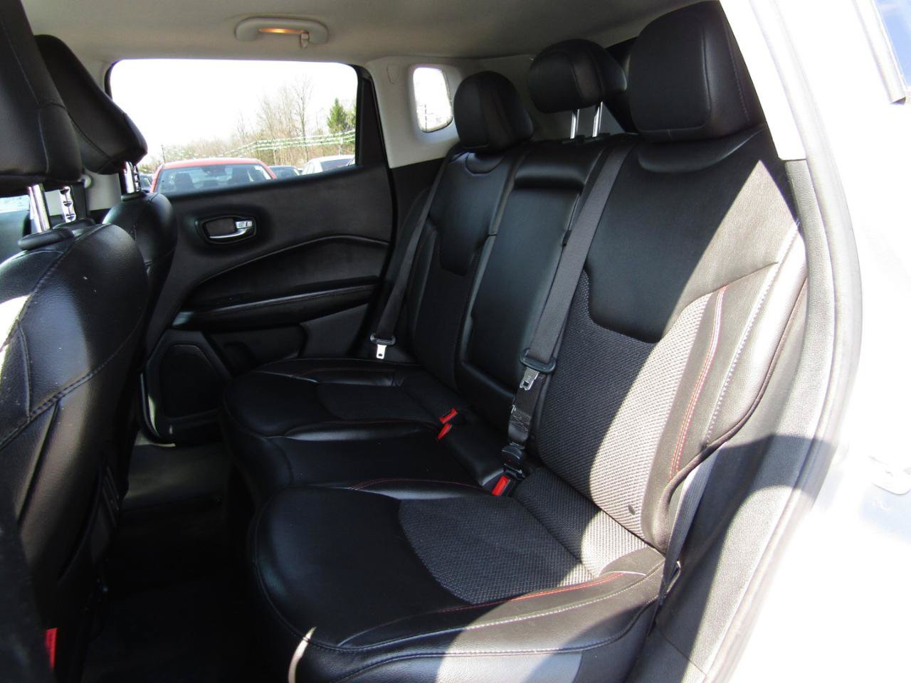 Used 2020 Jeep Compass Trailhawk AWD/4WD image 19