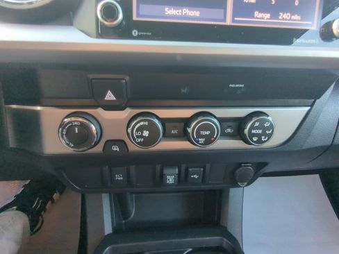 Used 2020 Toyota Tacoma SR5 AWD/4WD image 19