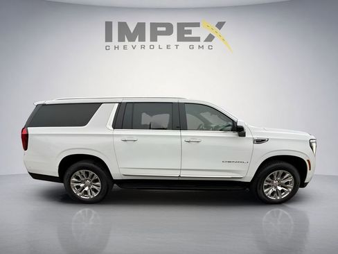 Used 2025 GMC Yukon XL Denali AWD/4WD image 7