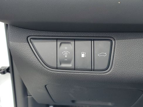 Used 2025 Genesis G70 2.5T RWD image 24