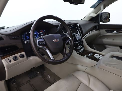 Used 2016 Cadillac Escalade Luxury image 31