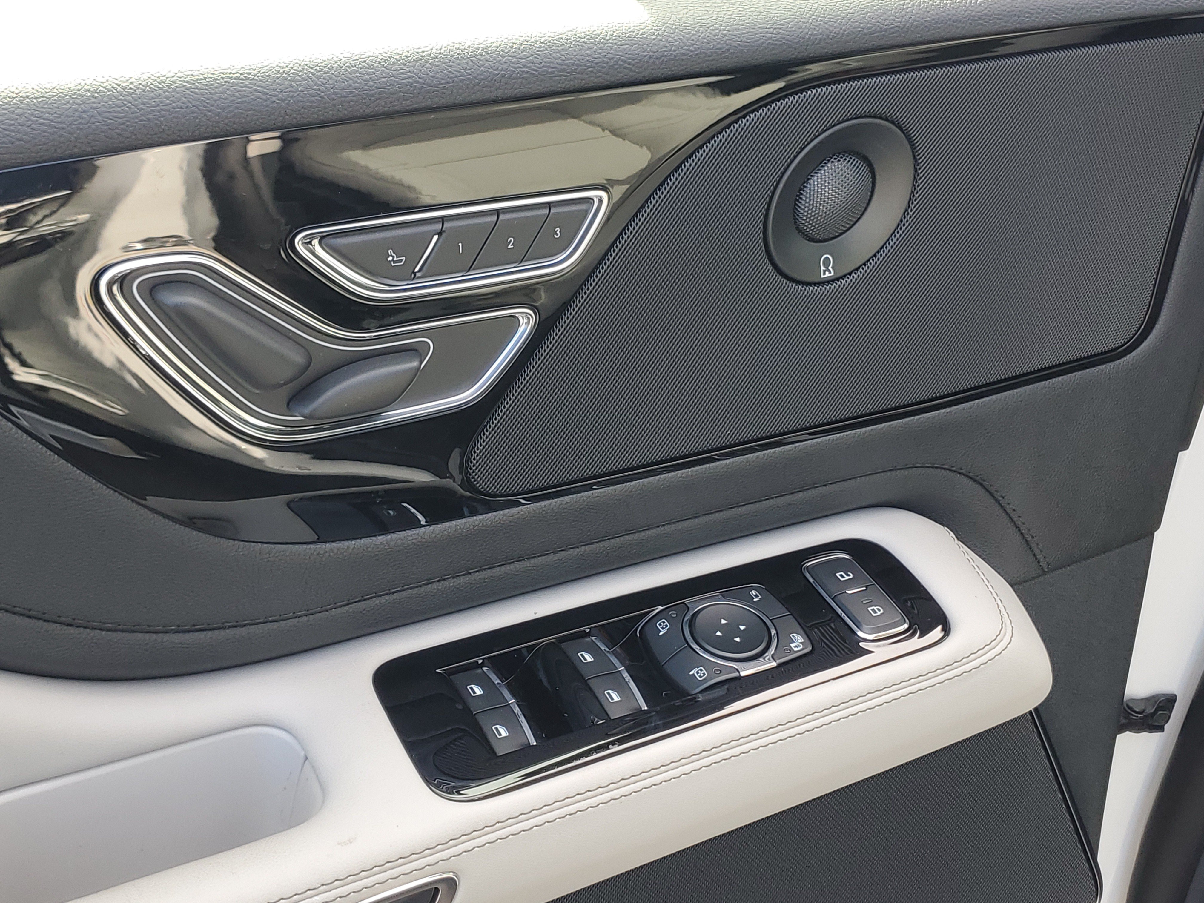 New 2027 Lincoln Aviator Reserve w/ Jet Appearance Package AWD/4WD image 9