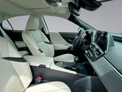 Used 2025 Lexus ES 350 w/ Premium Package FWD image 6