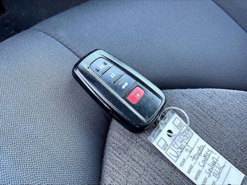 Used 2021 Toyota Camry LE FWD image 11