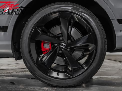 Used 2022 Bentley Bentayga image 17