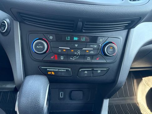 Used 2019 Ford Escape SE FWD image 14