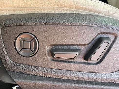 Used 2019 Audi e-tron Premium Plus image 12