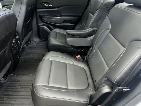 Certified 2023 GMC Acadia SLT w/ Preferred Package image 22