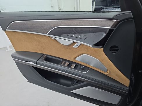 Used 2021 Audi A8 L 4.0T image 26