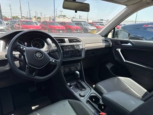 Used 2020 Volkswagen Tiguan SE w/ Panoramic Sunroof Package AWD/4WD image 10