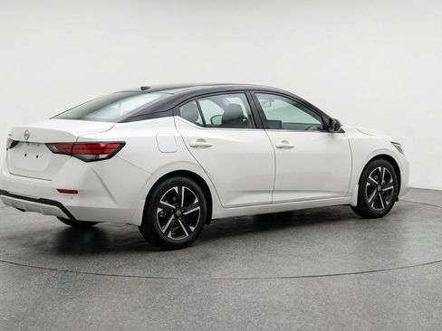 Used 2025 Nissan Sentra SV FWD image 9