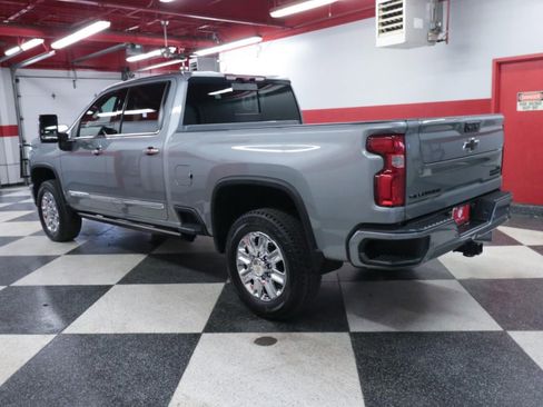 Used 2024 Chevrolet Silverado 2500 High Country w/ High Country Premium Package image 6