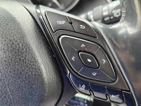 Used 2018 Toyota C-HR XLE image 23