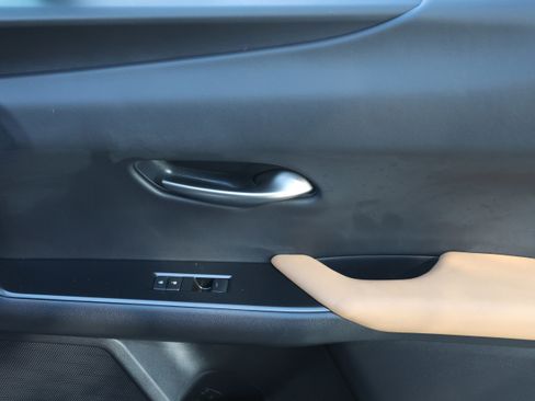 Certified 2025 Lexus UX 300h AWD w/ Accessory Package (Z2) image 33