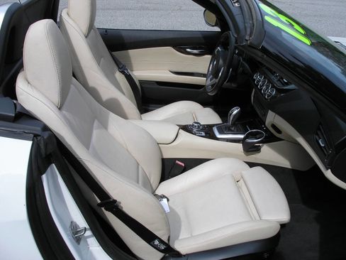 Used 2013 BMW Z4 sDrive35i image 11