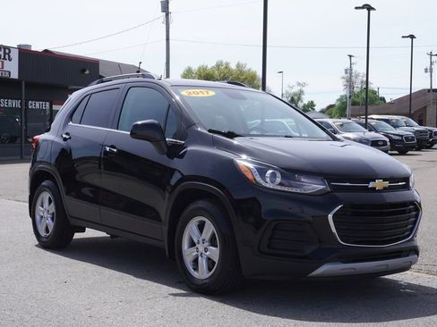 Used 2017 Chevrolet Trax LT w/ LT Convenience Package FWD image 9