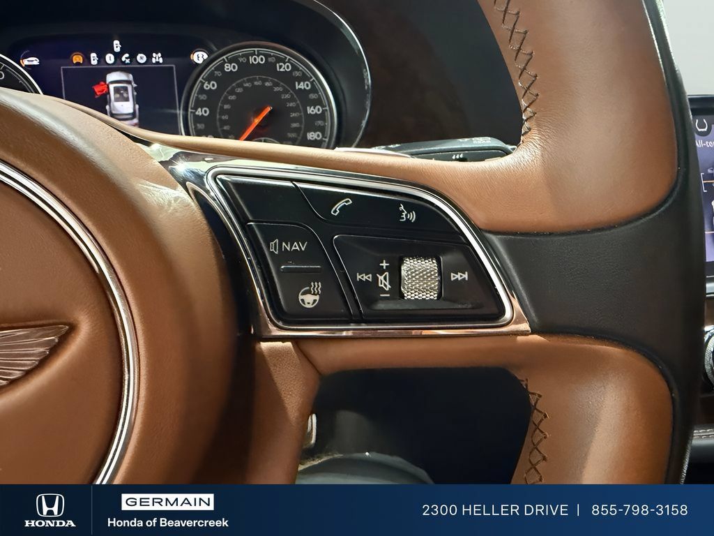 Used 2018 Bentley Bentayga AWD/4WD image 24