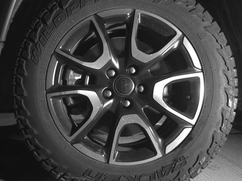 Used 2025 Jeep Compass Trailhawk AWD/4WD image 12