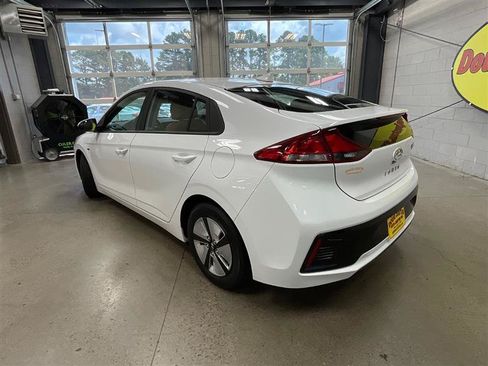 Used 2018 Hyundai Ioniq Blue FWD image 3