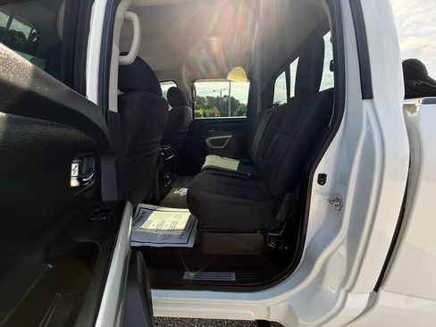 Used 2017 Nissan Titan SV AWD/4WD image 31