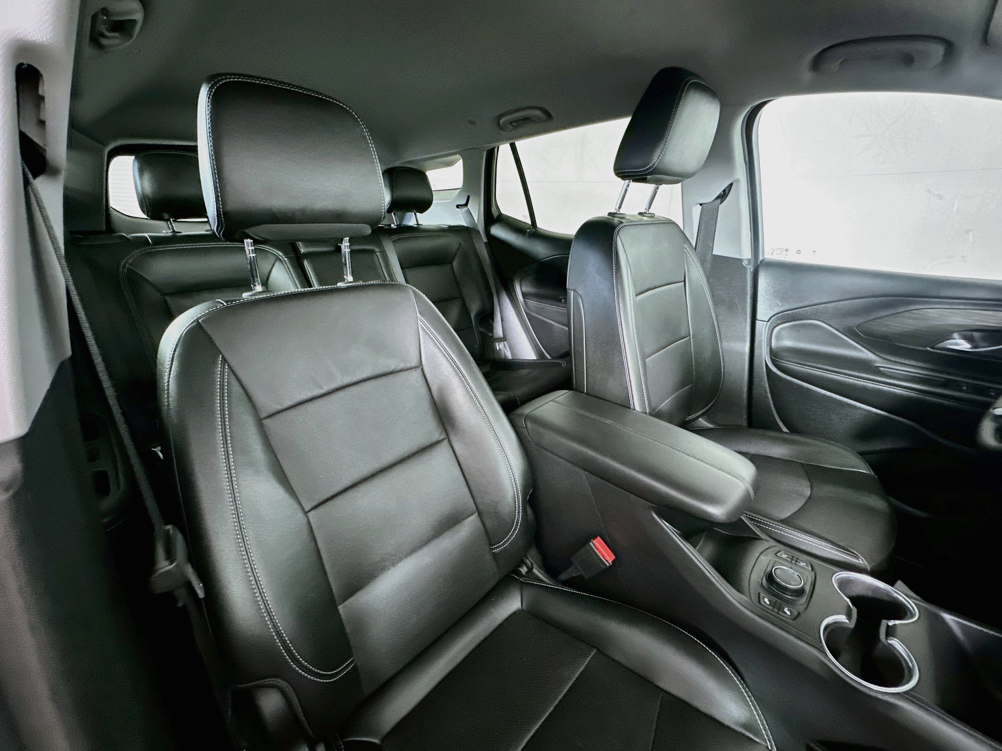 Used 2024 GMC Terrain SLT AWD/4WD image 25