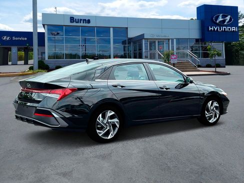 New 2025 Hyundai Elantra Limited image 8