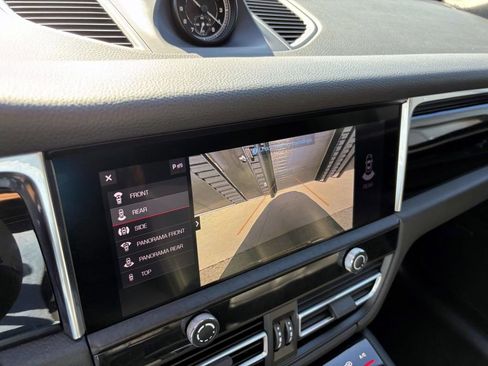 Certified 2025 Porsche Macan image 35